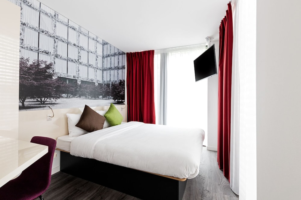 

Napoli - Zurigo - B&B HOTEL Zürich Wallisellen