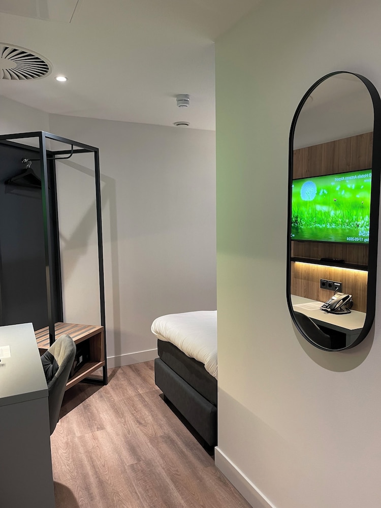 

Pescara - Amsterdam - OZO Hotels Antares Airport