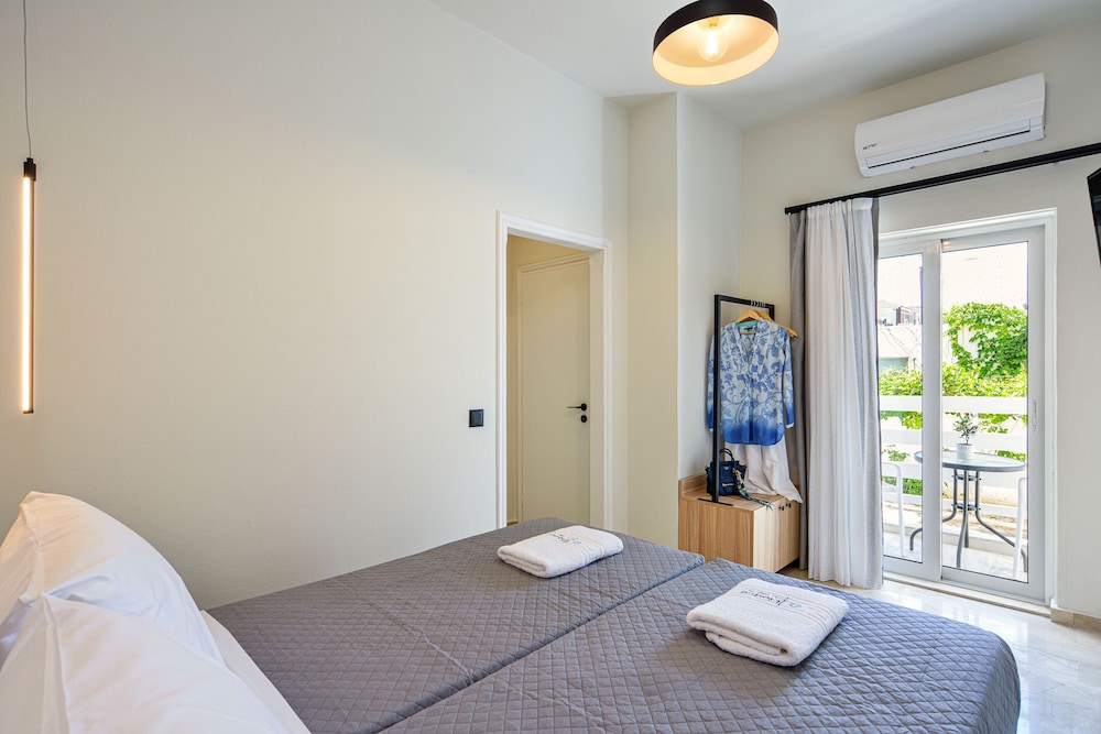 

Roma - Platanias (Crete) - Eloque Simple living space