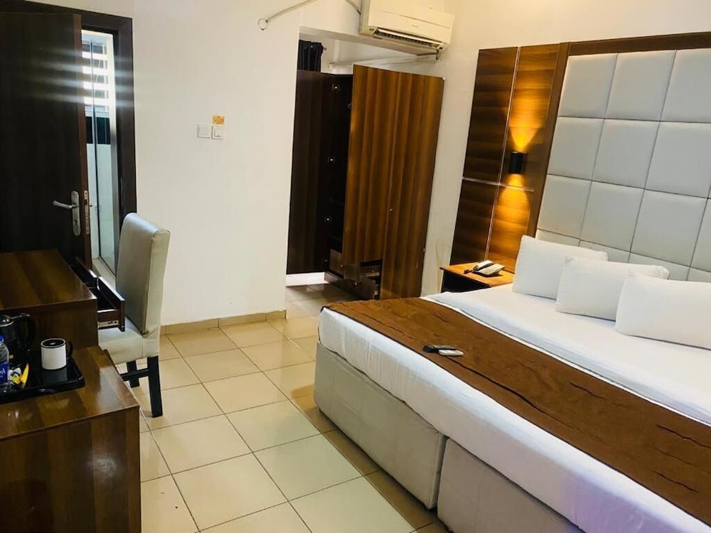 

Roma - Lagos - Presken Residence annex