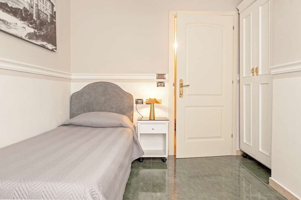 

Catania - Tirrenia - The Port Residence