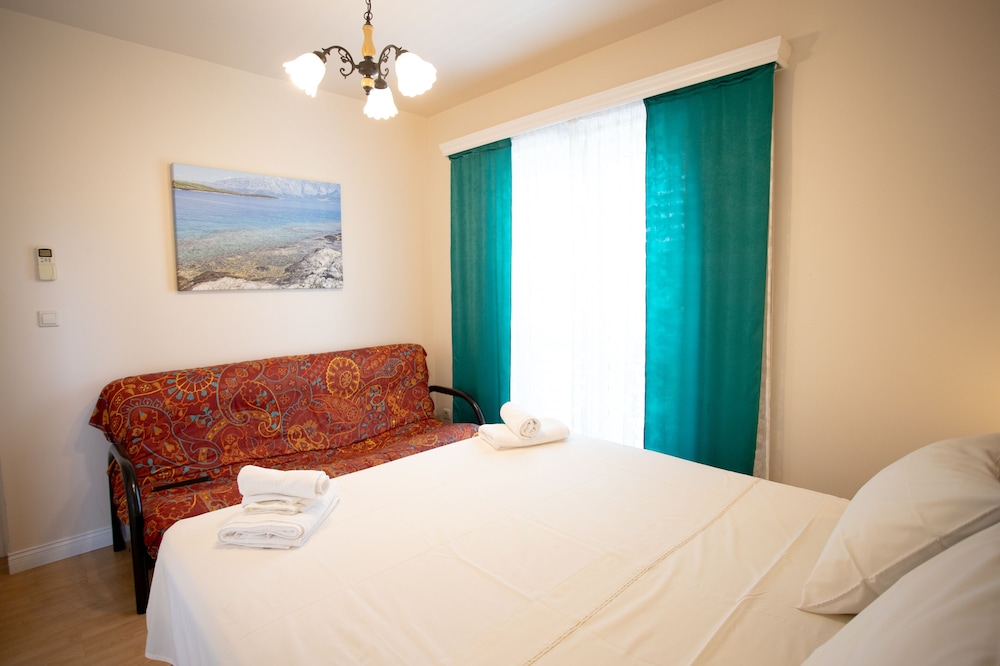 

Napoli - Povlja - Apartments Mijajov Dvor