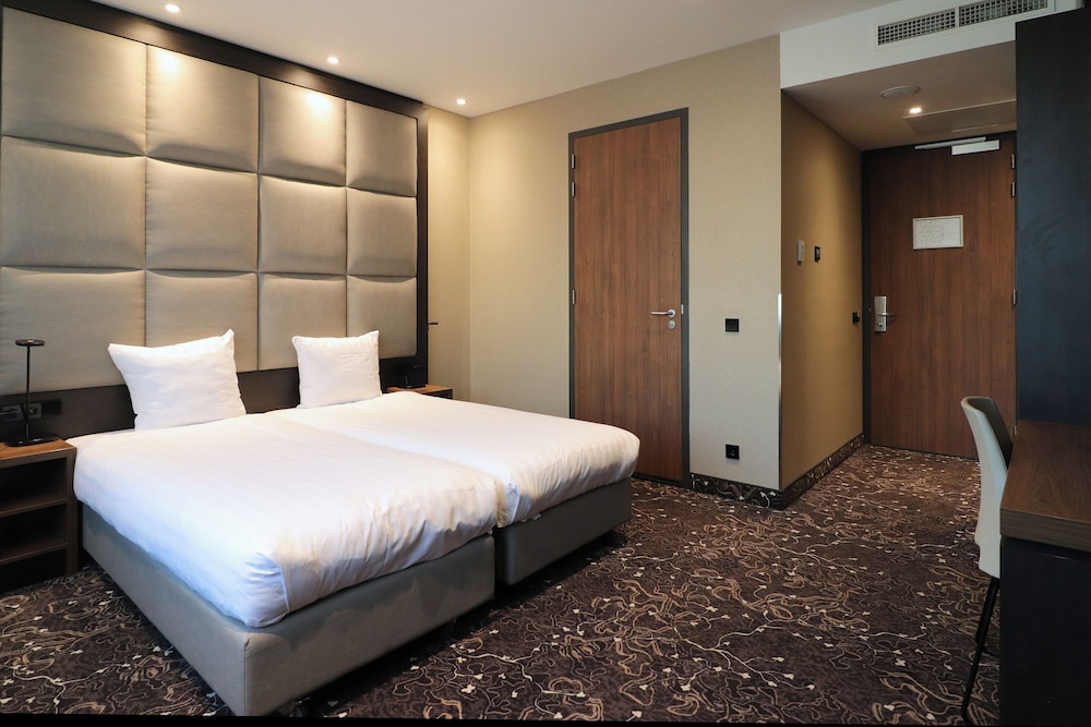 

Napoli - Amsterdam-Uithoorn - Hotel Levell