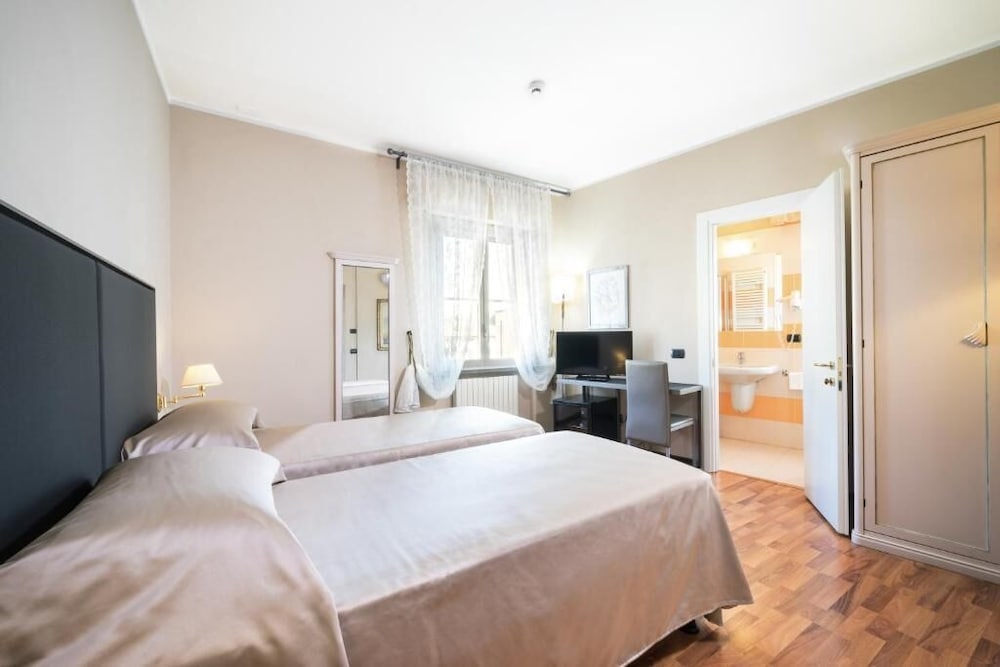 

Bari - Lucca - Hotel Bernardino