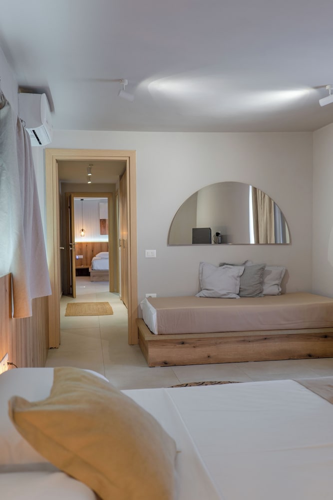 

Roma - Nissaki - Arameras Beach Resort