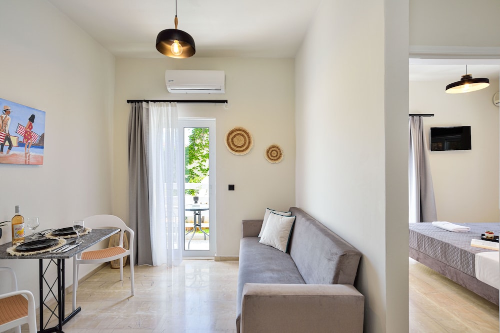 

Venezia - Platanias (Crete) - Eloque Simple living space