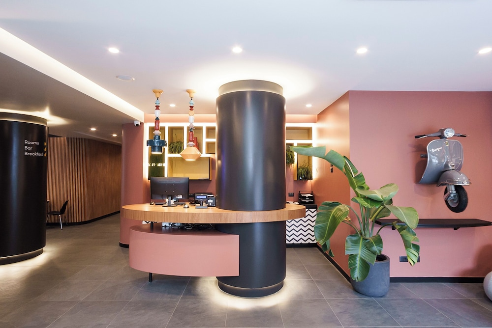 

Lamezia Terme - Mostacciano - Aparthotel Colombo Roma
