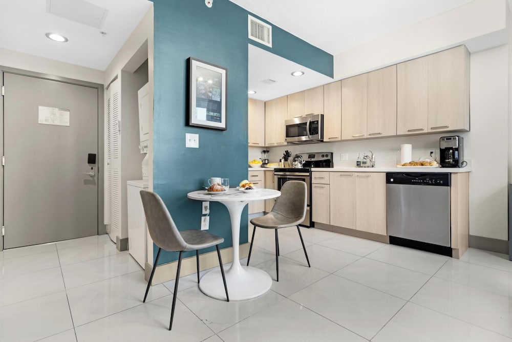 

Napoli - Key Biscayne - Roami at Habitat Brickell