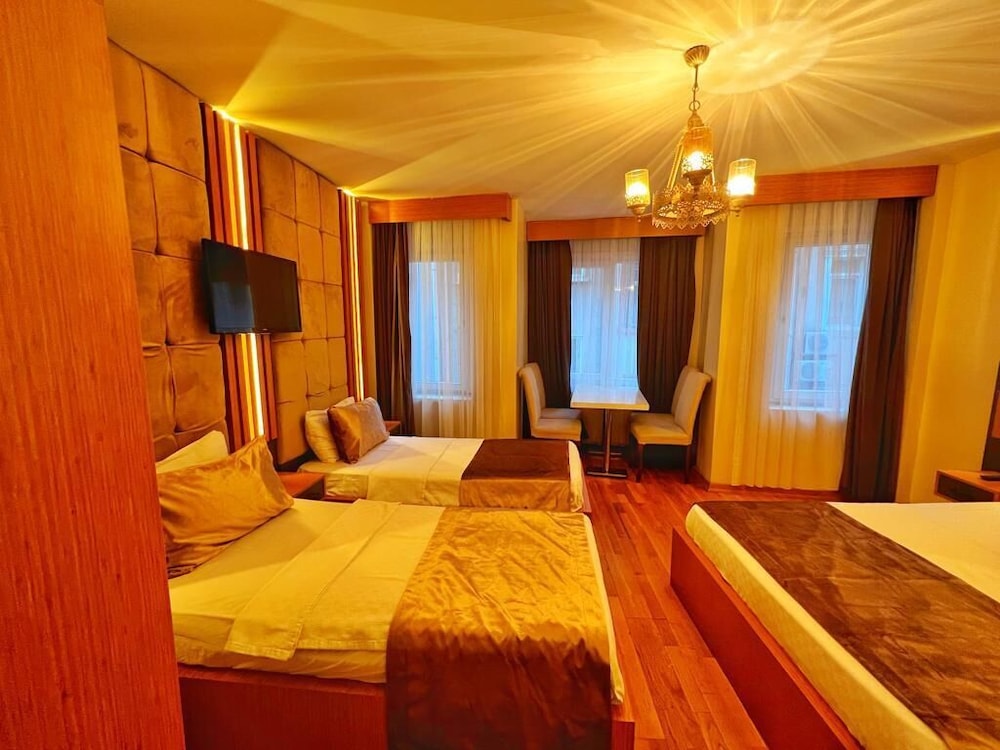 

Lamezia Terme - Istanbul - Taksim Cetinkaya Suite