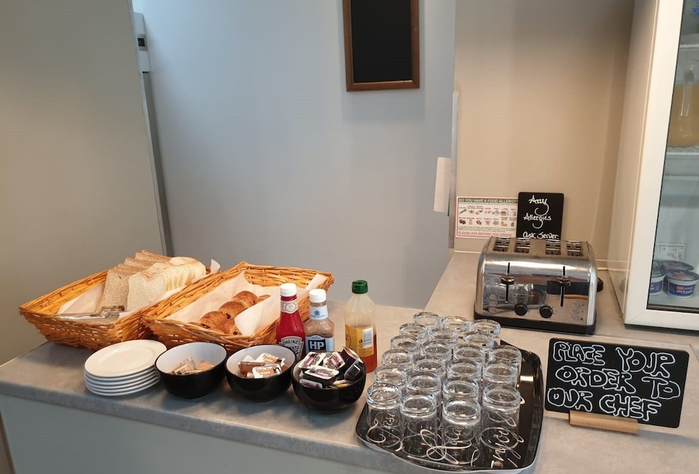 

Trieste - Londra, Aeroporto di London Gatwick - Trivelles Gatwick Hotel & airport Parking