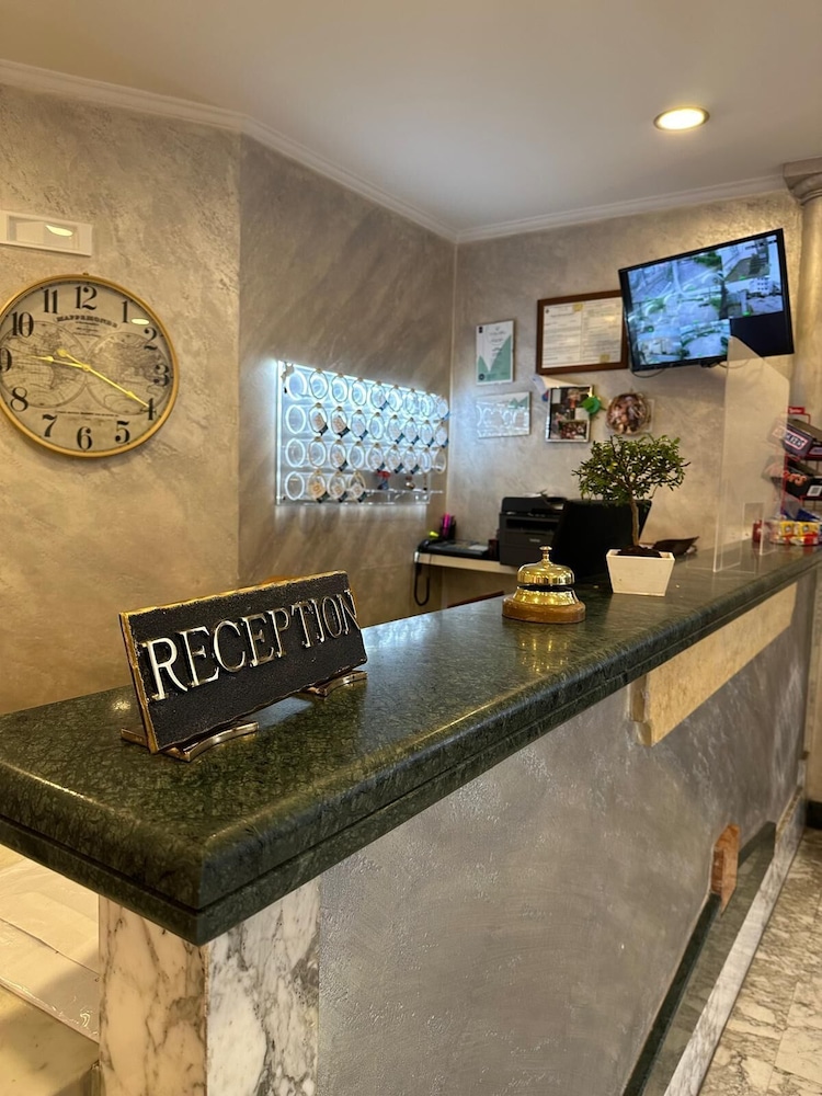

Milano - Brusciano - Hotel Clinton