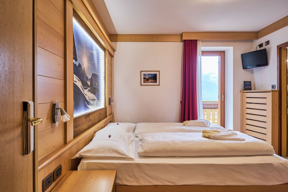 

Ancona - Val di Fassa, Montagna Italia - BERG HOTEL LATEMAR SPITZE