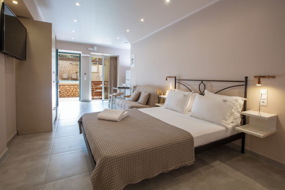 

Milano - Nikiana - Villa Vita Holidays