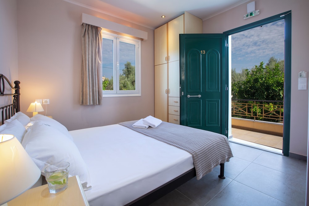 

Milano - Nikiana - Villa Vita Holidays