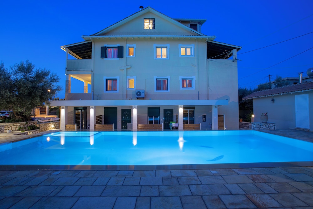 

Bari - Leucade - Villa Vita Holidays