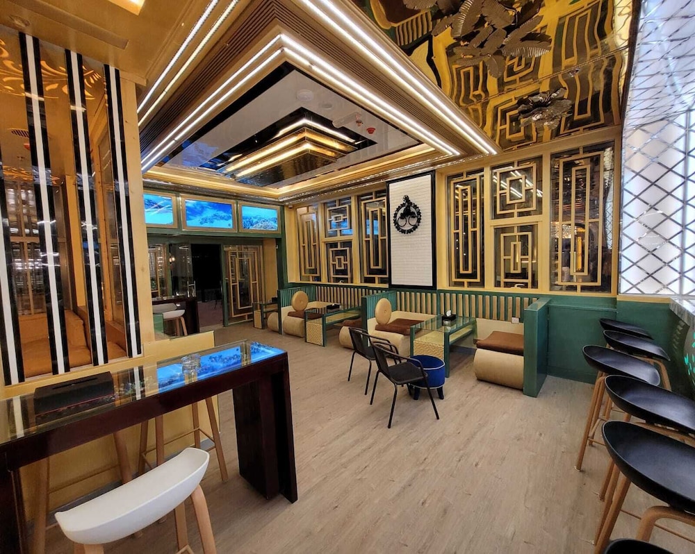 

Roma - Ras Al Khaimah - Camphor Hotel
