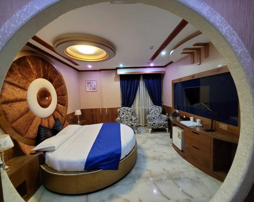 

Roma - Ras Al Khaimah - Camphor Hotel