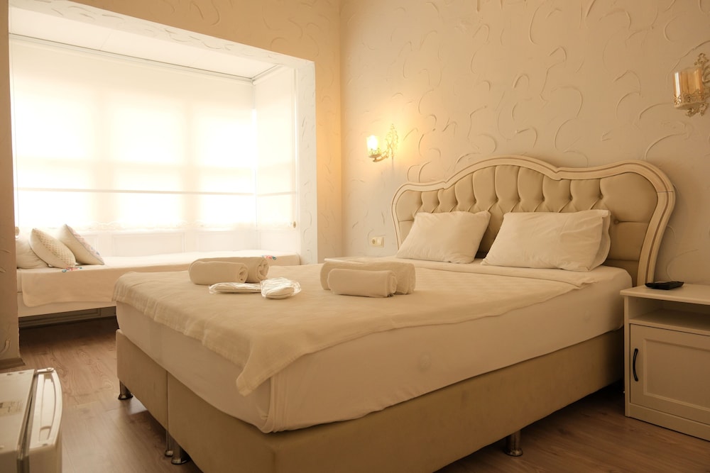 

Venezia - Çeşme - Kybele Suites Alaçatı