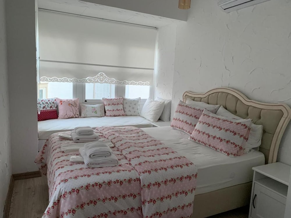 

Milano - Çeşme - Kybele Suites Alaçatı