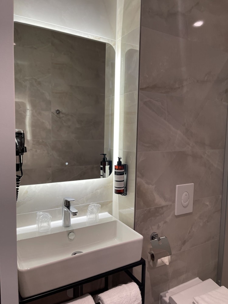 

Verona - Hoofddorp - OZO Hotels Antares Airport