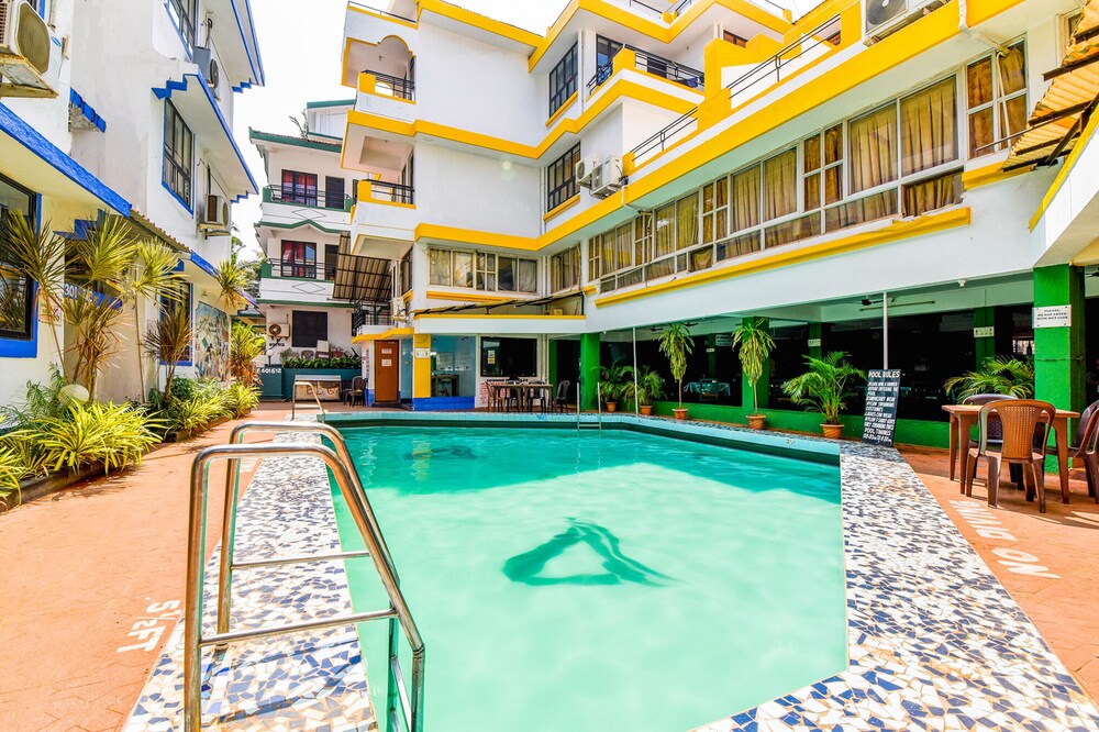 

Milano - Candolim - FabExpress Alor holiday Resort