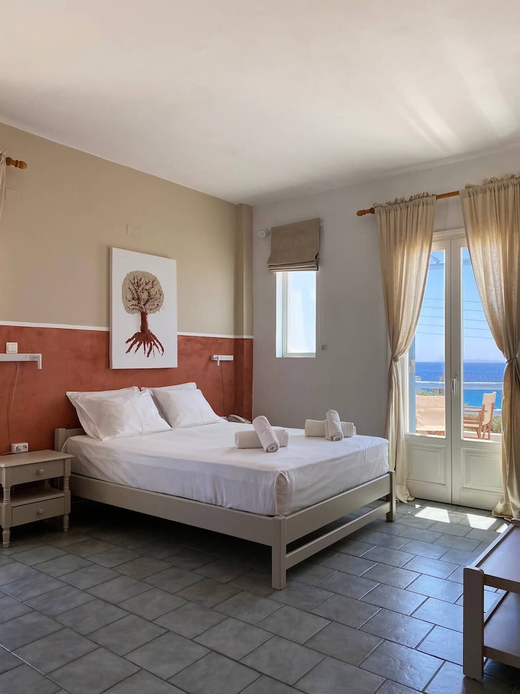 

Milano - Syros - Agnadi Syros Beachfront Studios & Rooms