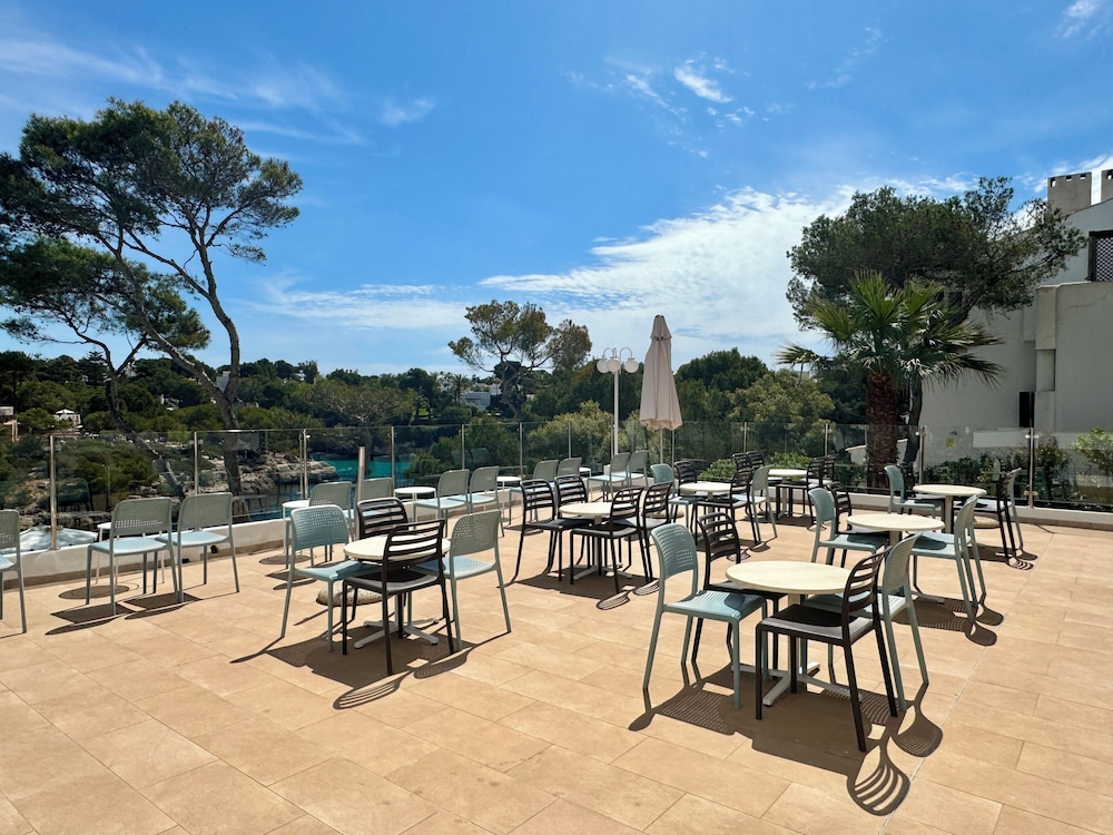 

Milano - Porto Colom - Cabot Cala Ferrera