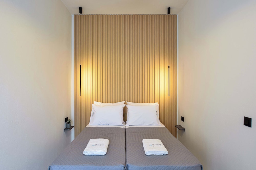 

Verona - Platanias (Crete) - Eloque Simple living space
