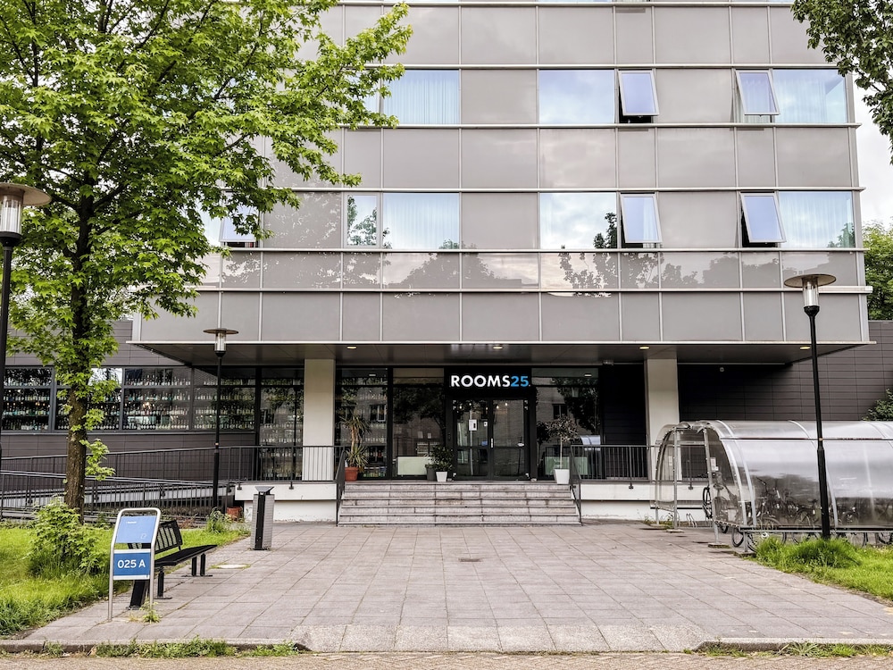 

Bari - Amsterdam - Rooms25
