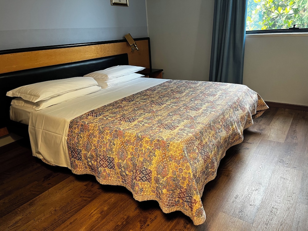 

Lamezia Terme - Bergamo - Art & Hotel Treviolo