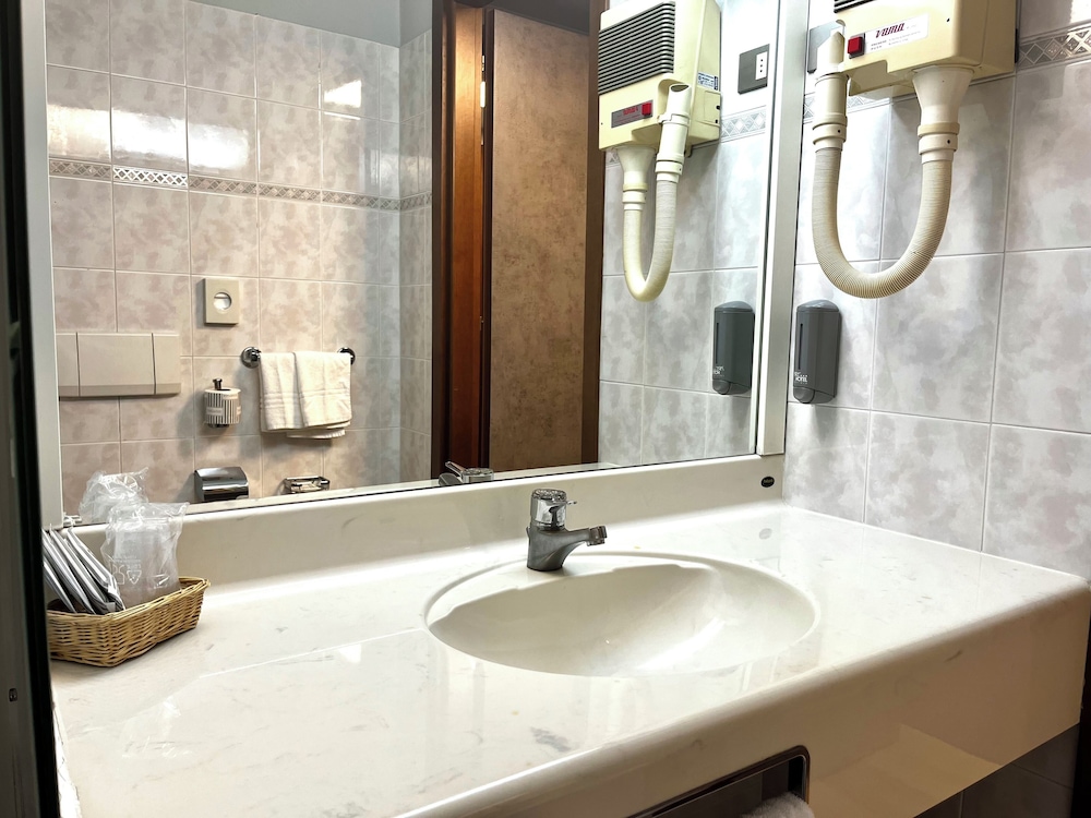 

Palermo - Bergamo - Art & Hotel Treviolo