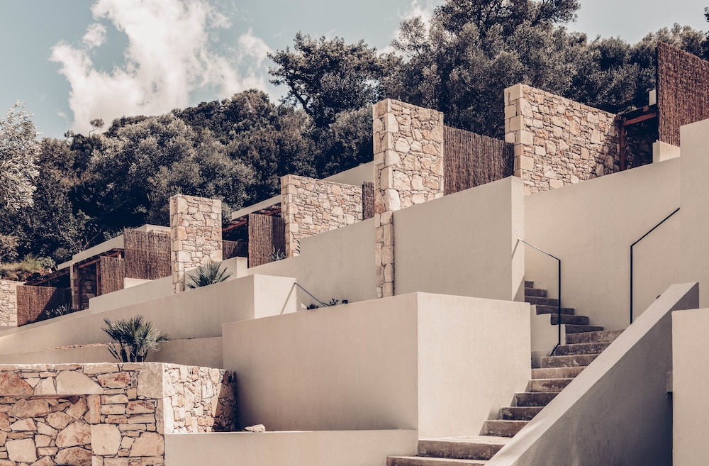 

Roma - Kántanos - Monastery Estate Mountain Retreat