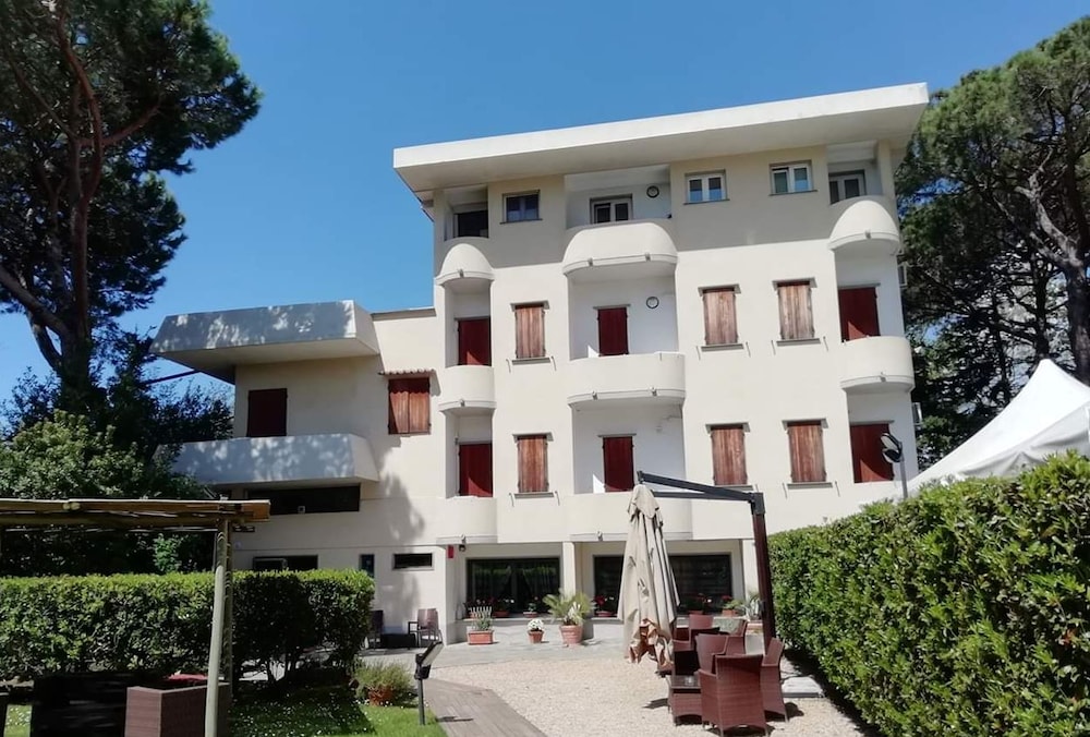 

Milano - Forte dei Marmi - La Tavernetta dei Ronchi
