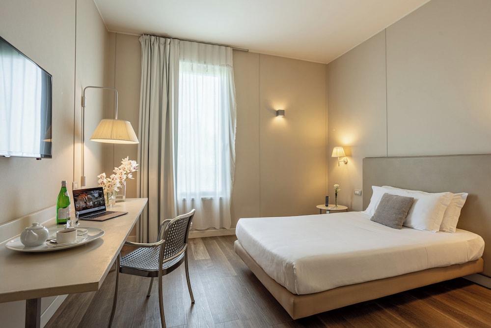 

Bari - Monza - Cosmo Hotel Palace