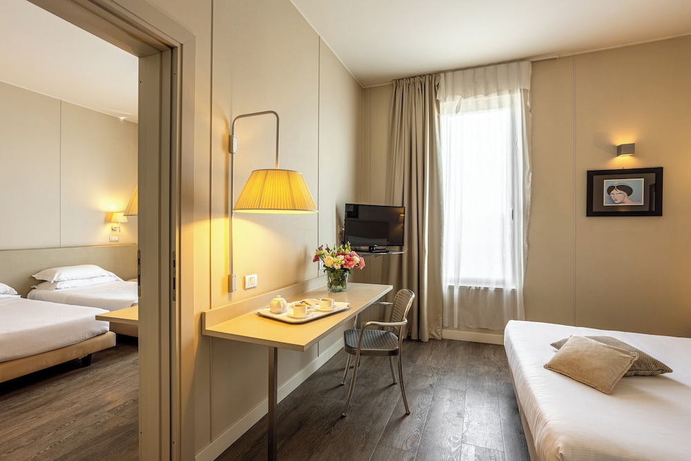 

Bari - Monza - Cosmo Hotel Palace