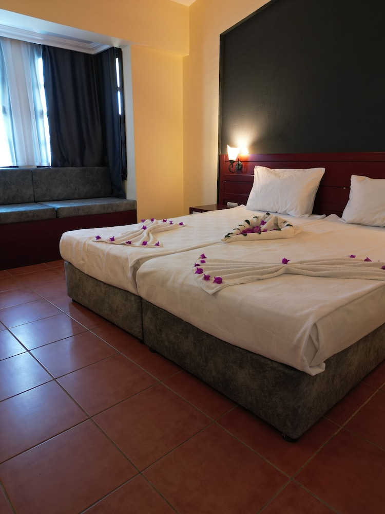 

Milano - Side - Lemas Suite Hotel