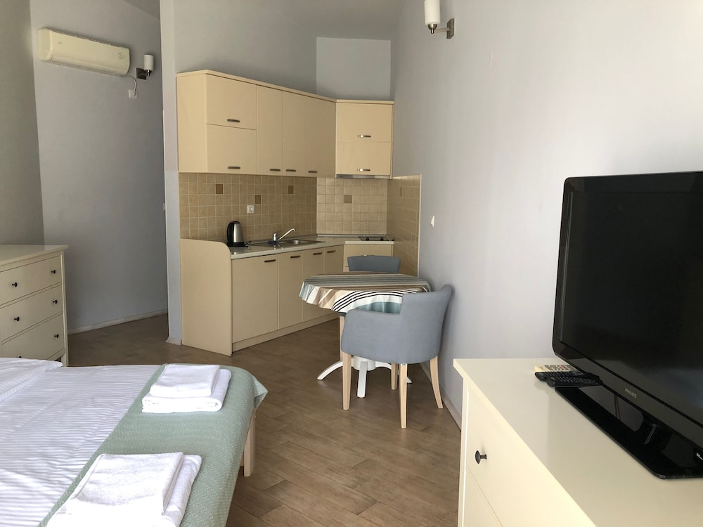 

Milano - Kamenari - Turquoise Beachside Apartments