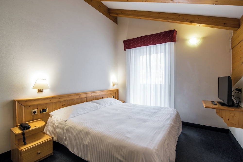 

Napoli - San Martino di Castrozza - Hotel Colfosco