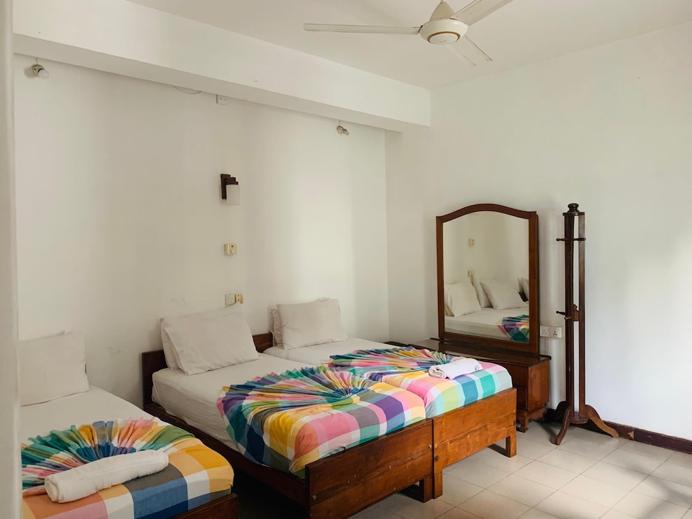 

Roma - Kandy - Sharon Inn
