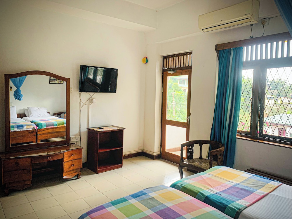 

Roma - Kandy - Sharon Inn