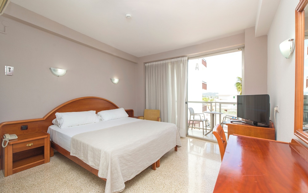

Bari - Bahia de Sant Antoni - Hotel Marfil