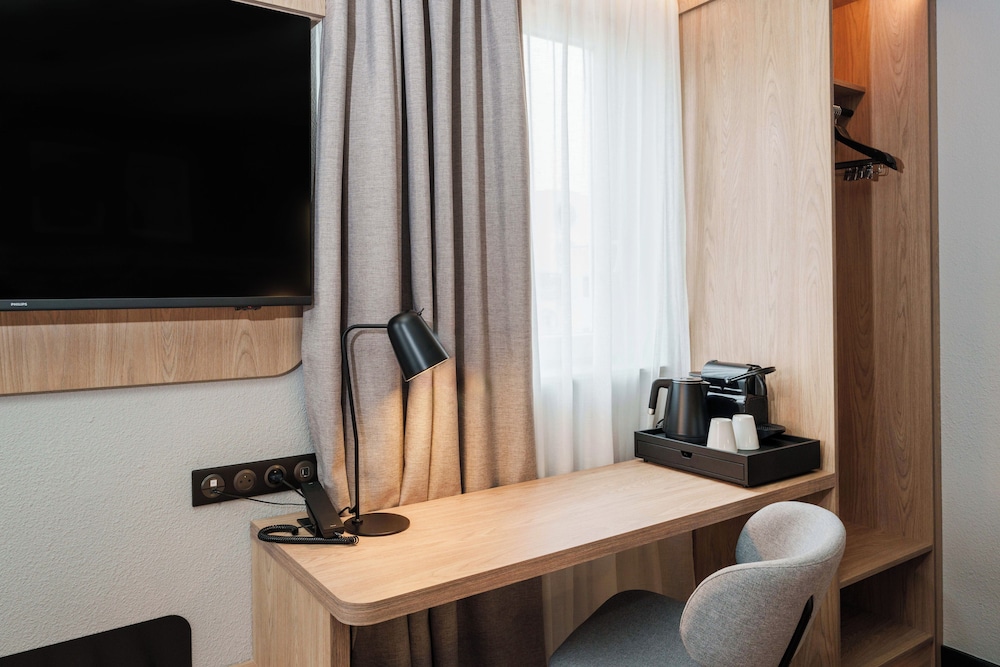 

Pisa - Montreuil (Ile-de-France) - Campanile Prime Paris 19 - La Villette