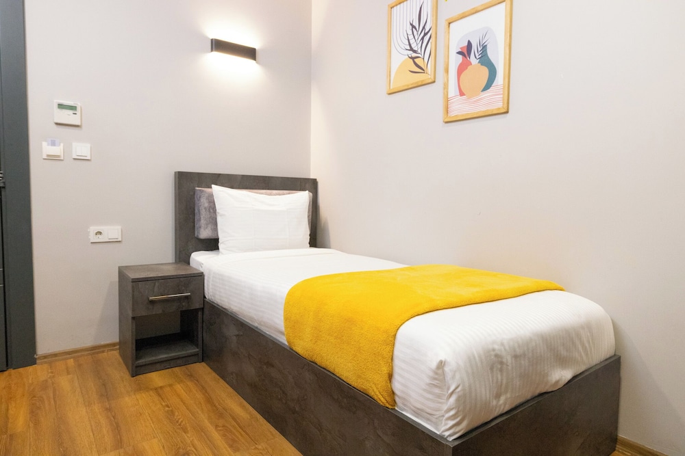 

Napoli - Beylikduzu - BRANDROOM HOTEL