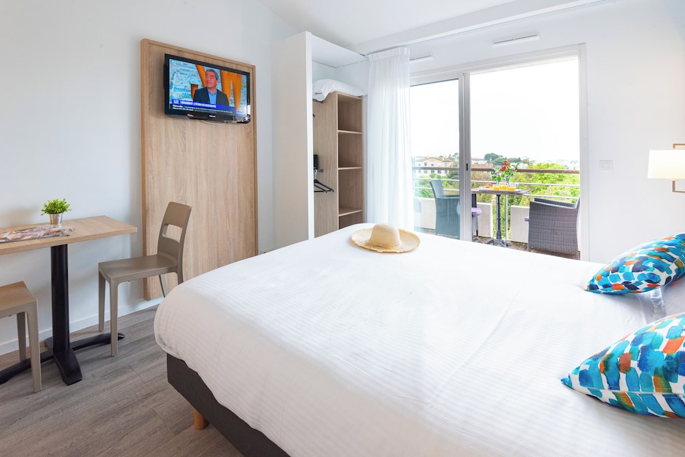 

Roma - Saint-Tropez - Zenitude Hôtel-Résidences Le Cannet