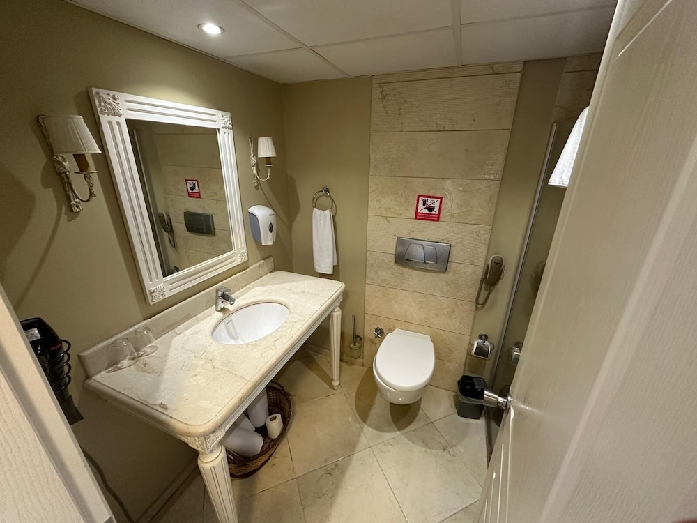 

Milano - Kusadasi - Hotel Carina-Entertainment Hotel