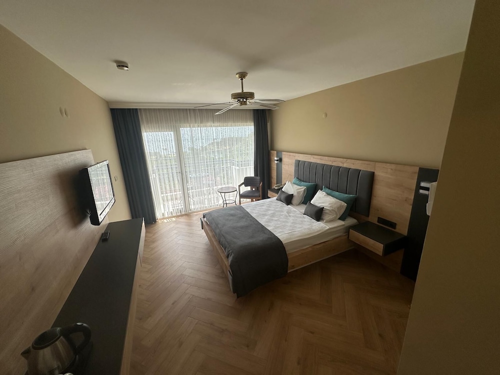 

Palermo - Izmir, Turchia - Hotel Carina-Entertainment Hotel