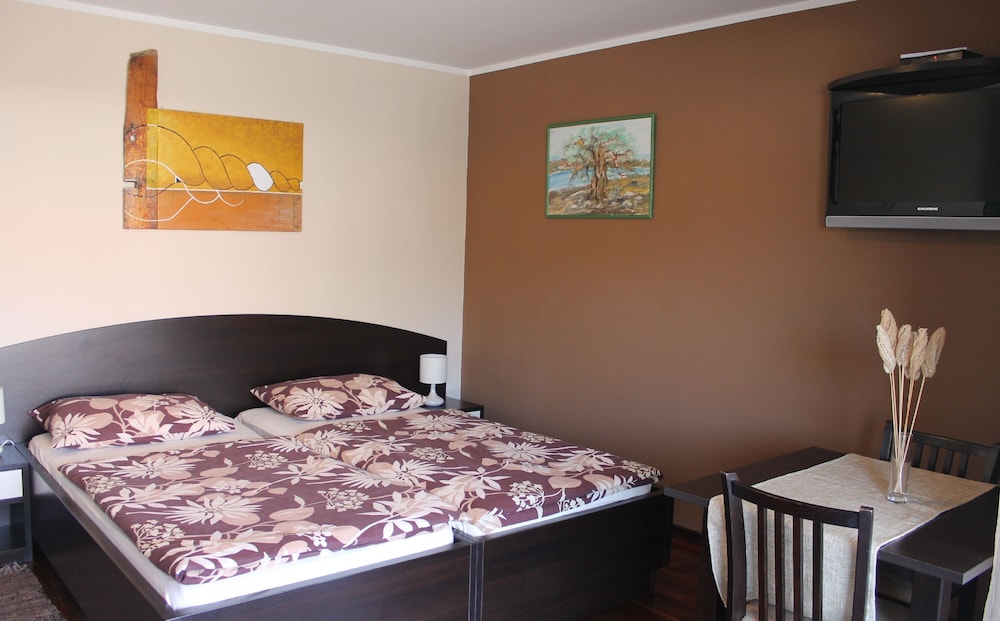 

Roma - Čilipi - Apartments Logos
