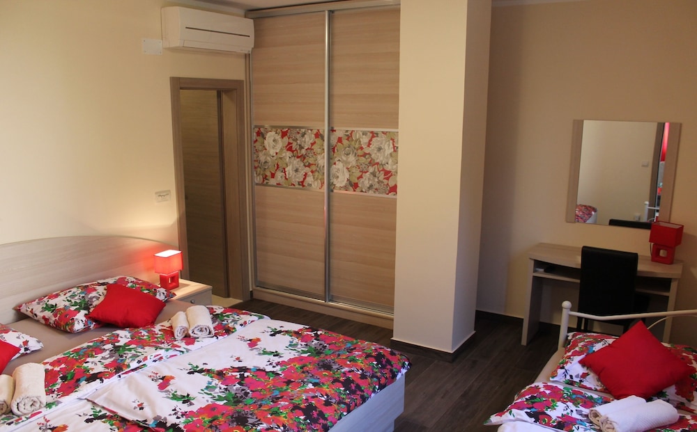 

Verona - Čilipi - Apartments Logos