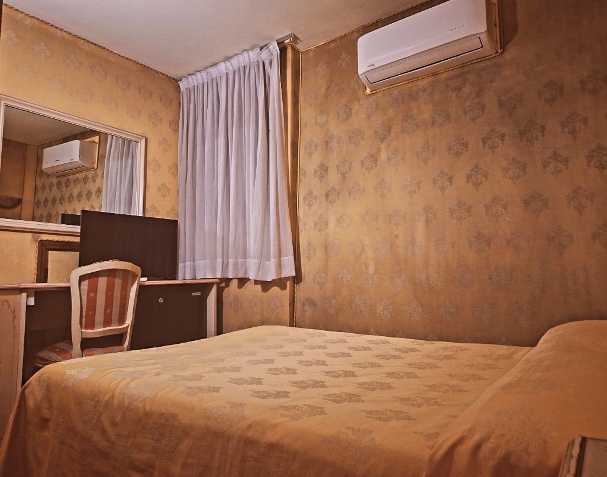 

Cagliari - Lido di Venezia - Hotel Lux