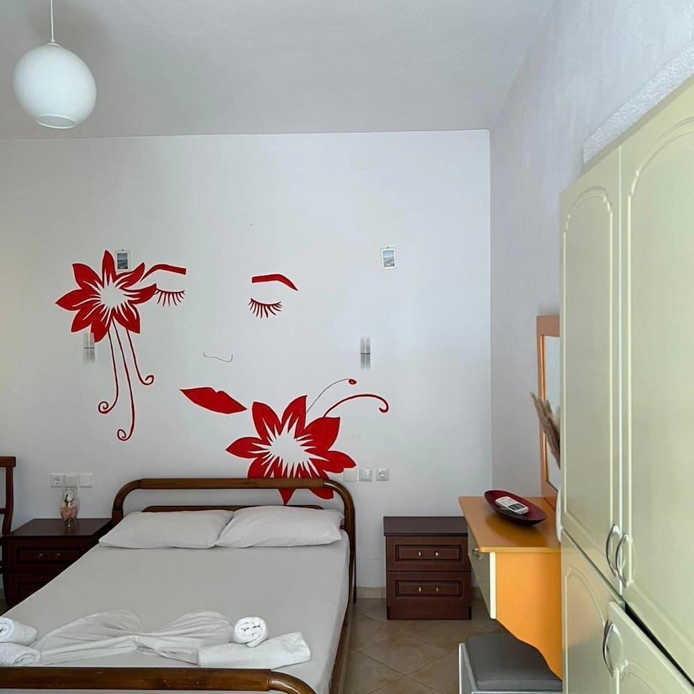 

Bari - Ksamil - VILA ROZE KSAMIL ALBANIA